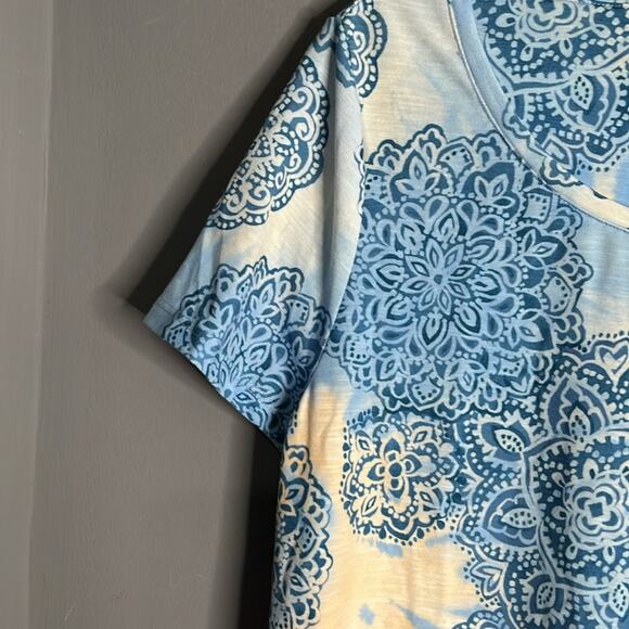 Chico’s Blue Geometric Print Short Sleeve Top Round Neckline Size Small - Picture 4 of 8